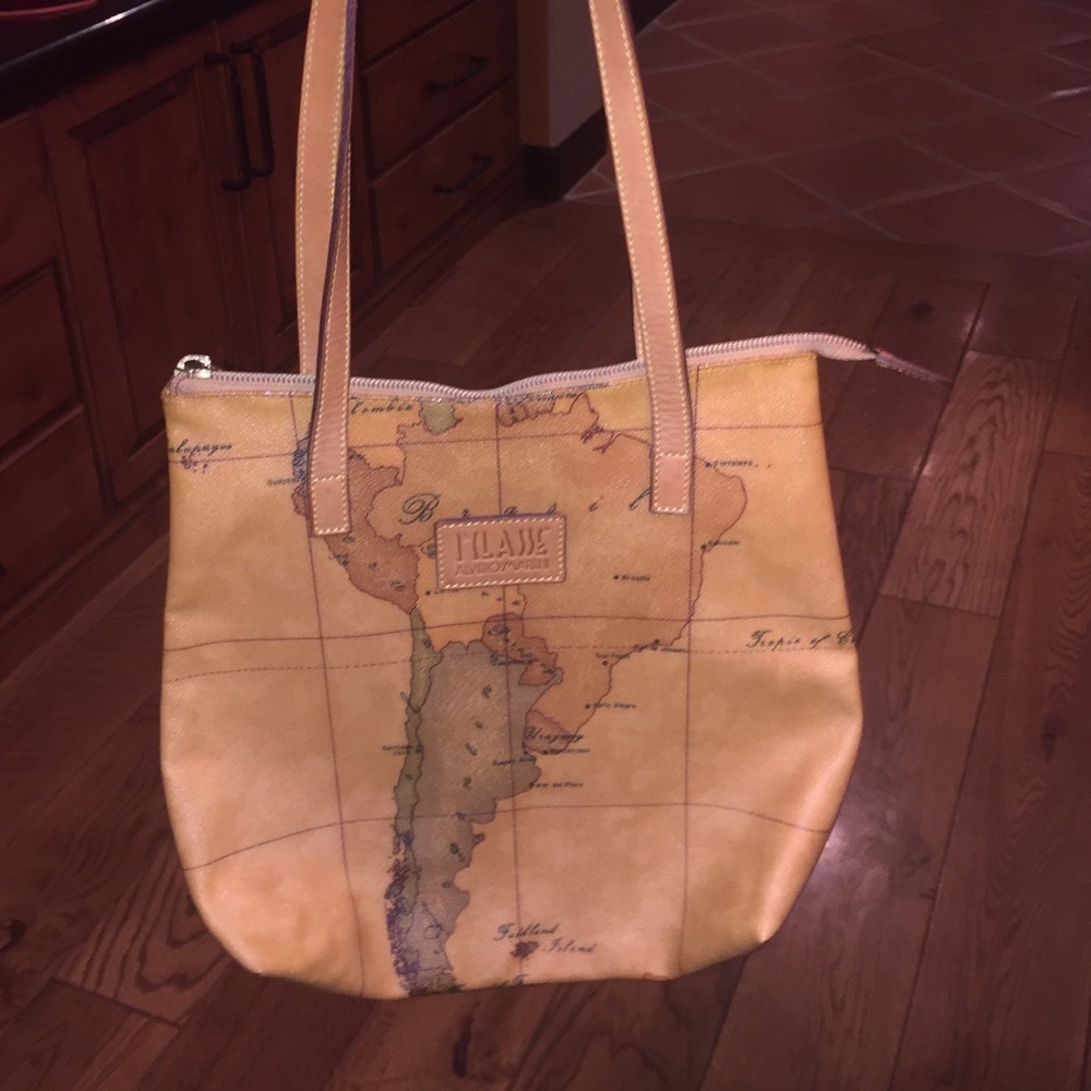 Alviero Martini shoulder purse